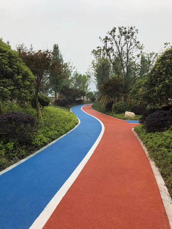 公園塑膠跑道選材的時(shí)候，應(yīng)該考慮哪些因素？